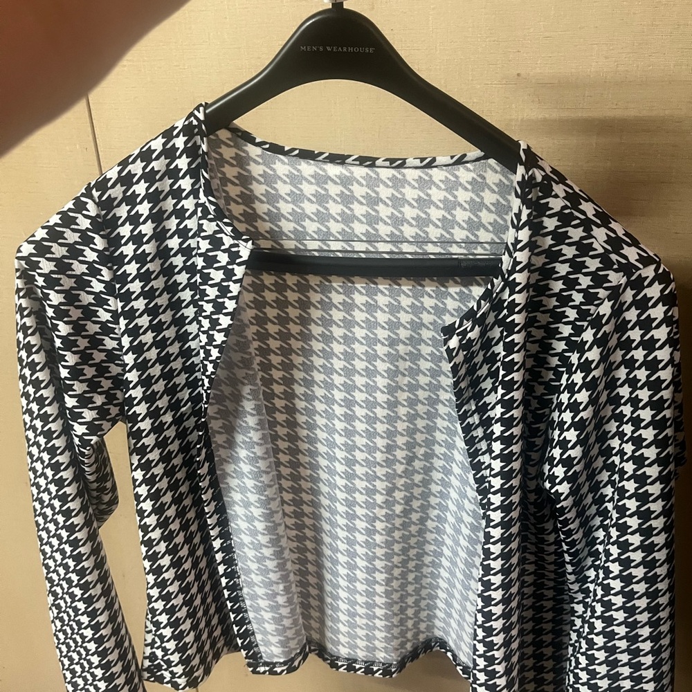 Black & White Houndstooth Open Front Women's Top